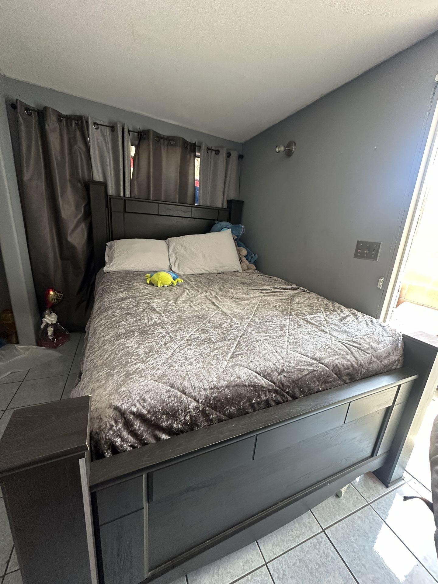 Queen Bed Frame Home & Garden