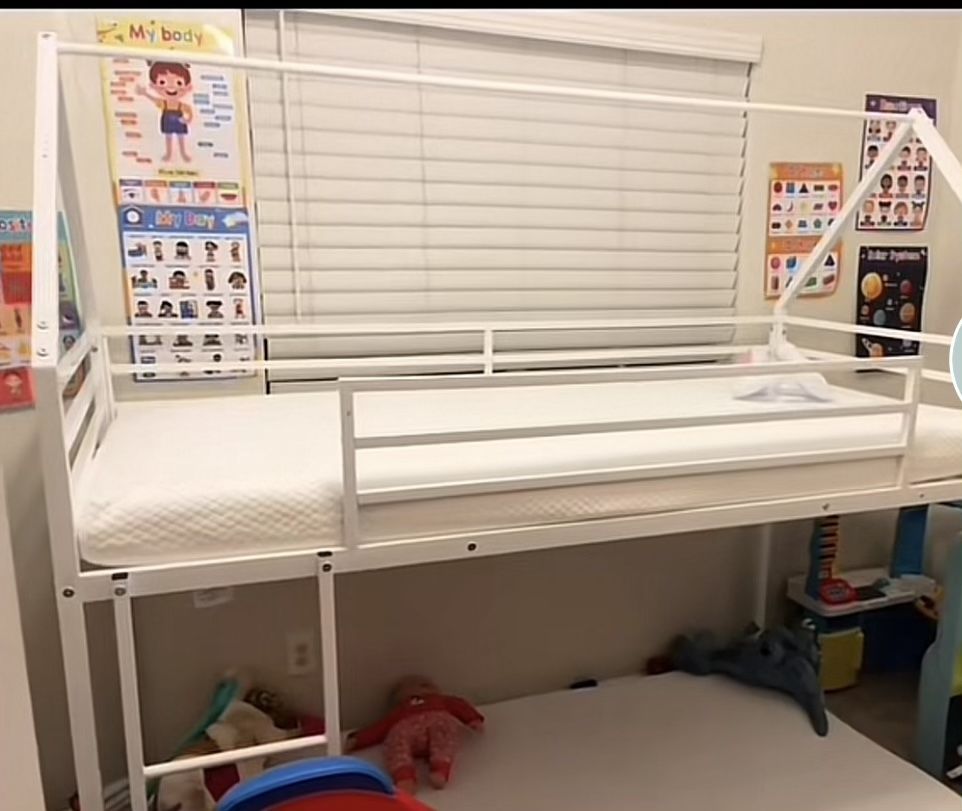 Twin Bunk Bed 