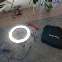 Nice! NEEWER 18" LED Light Ring,  Does Not Have Tripod Stand.  Asking $25. Please Check Out All My Stuff.  Message Me If You're Interested.  