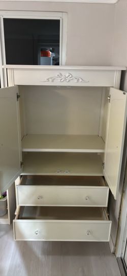 Girl dresser