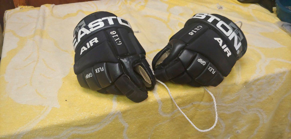 Kids hockey gloves