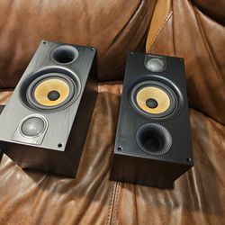 Bowers And Wilkins  Bookshelf Speakers  In Good Condition 