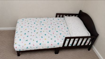 Toddler bed mattress and frame