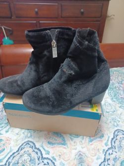 Gilea Boots Size 2