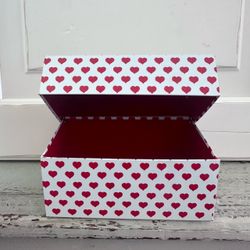 Vintage 80s Tin metal recipe card box w/ red hearts.  these were a Red Rose Tea company promotional item.