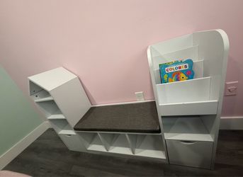 Bookshelf nook with seat