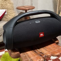 JBL Boombox 2 (great condition!)