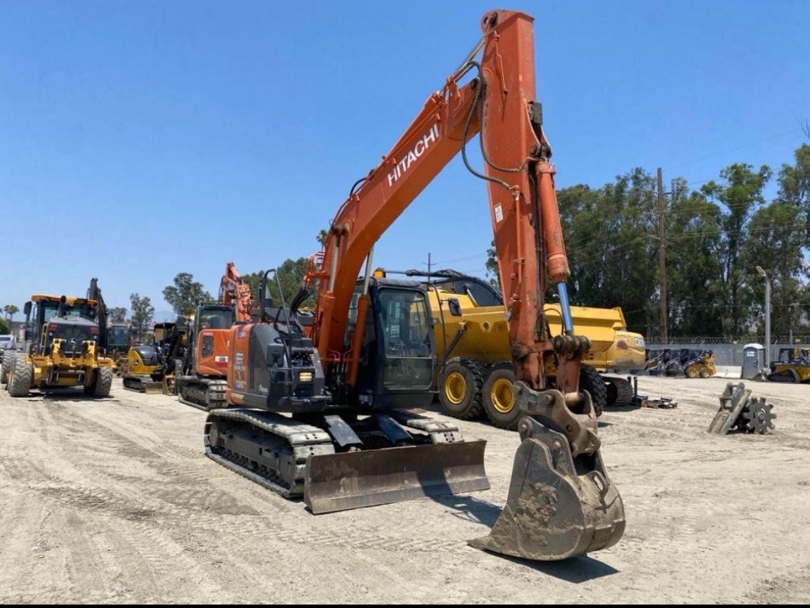 Hitachi 135 Excavator