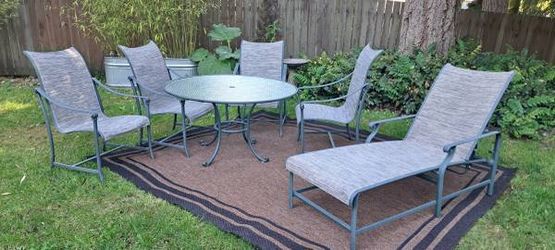 Outdoor patio table and chair set with lounger Brown Jordan