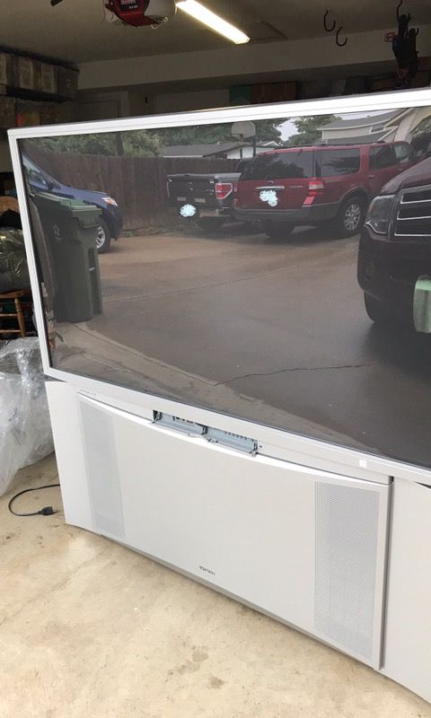 Hitachi 57F710A - (57") CRT Projection HDTV
