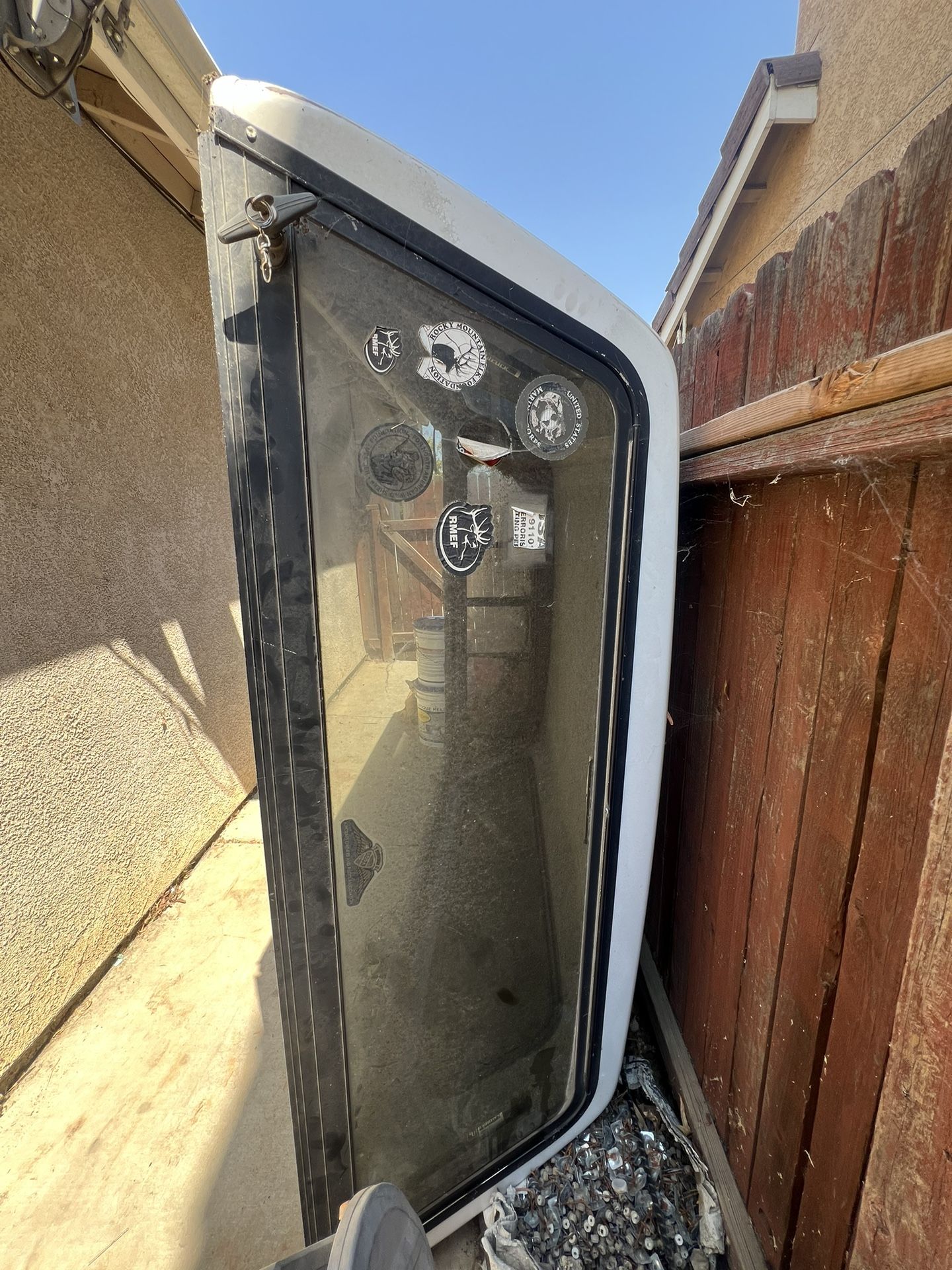 Camper for raptor truck