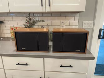Bose Bookshelf speakers in very good condition -  201 Series III from 1991 sound great