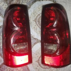 GM CHEVROLET SILVERADO TAIL LIGHTS