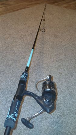 1)New PennPursuit lV 2500 on A New PennPursuit lV LE medium Action graphite  special grip 7'0 Rod