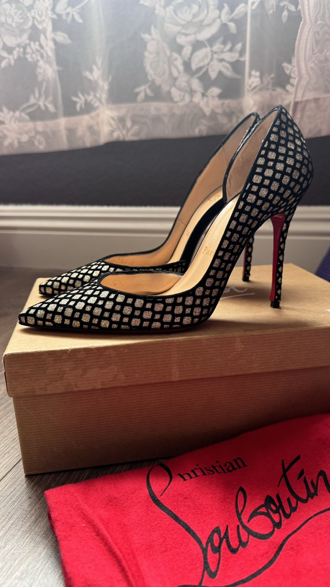 CHRISTIAN LOUBOUTIN PUMPS