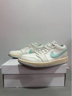 WMNS Nike Air Jordan 1 Low shoe DC0774-134