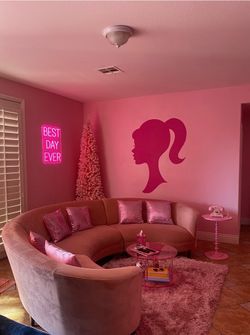 💕 Luxury Pink Velvet Curved Sectional Sofa – $900 OBO