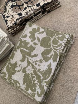 (14) Large White Napkins And (2) Sets Of (6) Placemats All One Price