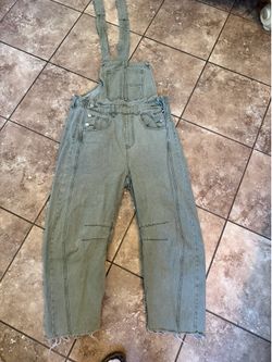 Women’s overalls barrel jeans size medium