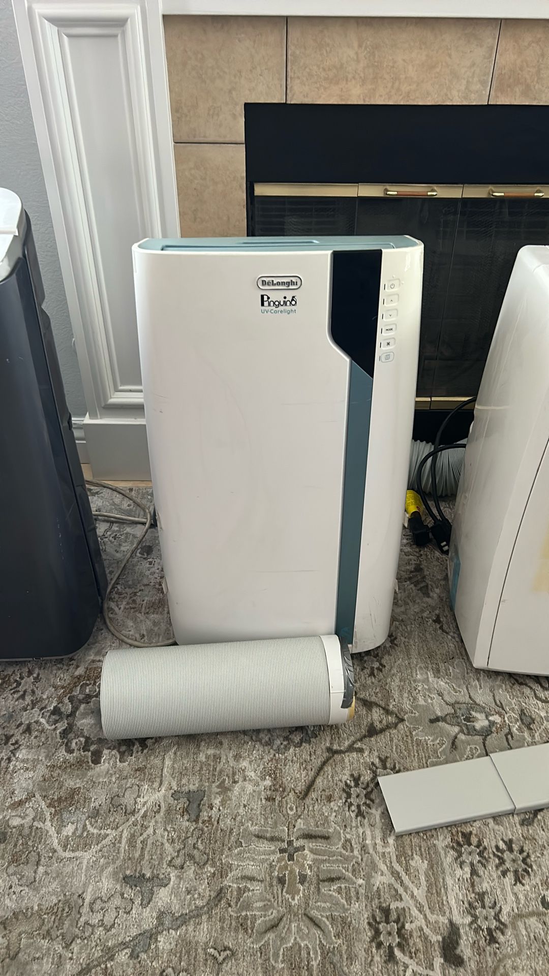 Delonghi Pinguino Portable Air Conditioner 12000 BTU Blows Ice Cold