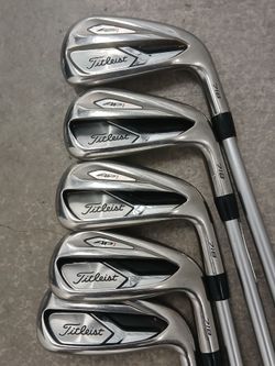 Women's Titleist golf irons$300firm