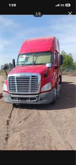 2011 Freightliner Cascadia Semi Truck