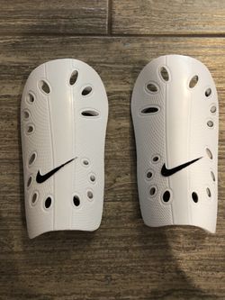 Nike Soccer Shin Guards (Youth Large)