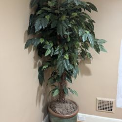 Large Artificial Tree in Ceramic Planter – Excellent Condition