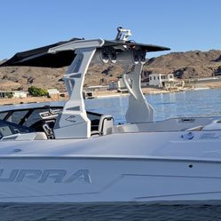 2022 Supra Boat SL 450 Only 60 Hrs