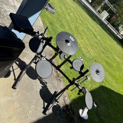 Roland Turbo Version Electric Drum Set With Active Power Speaker
