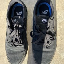 NIKE SHOES - SIZE 81/2  - $15.00