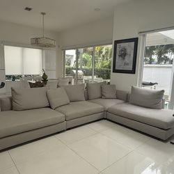 Modern L-Shaped Sectional Couch – Beige / Neutral – Like New