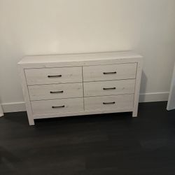Dresser And Drawers Unit 
