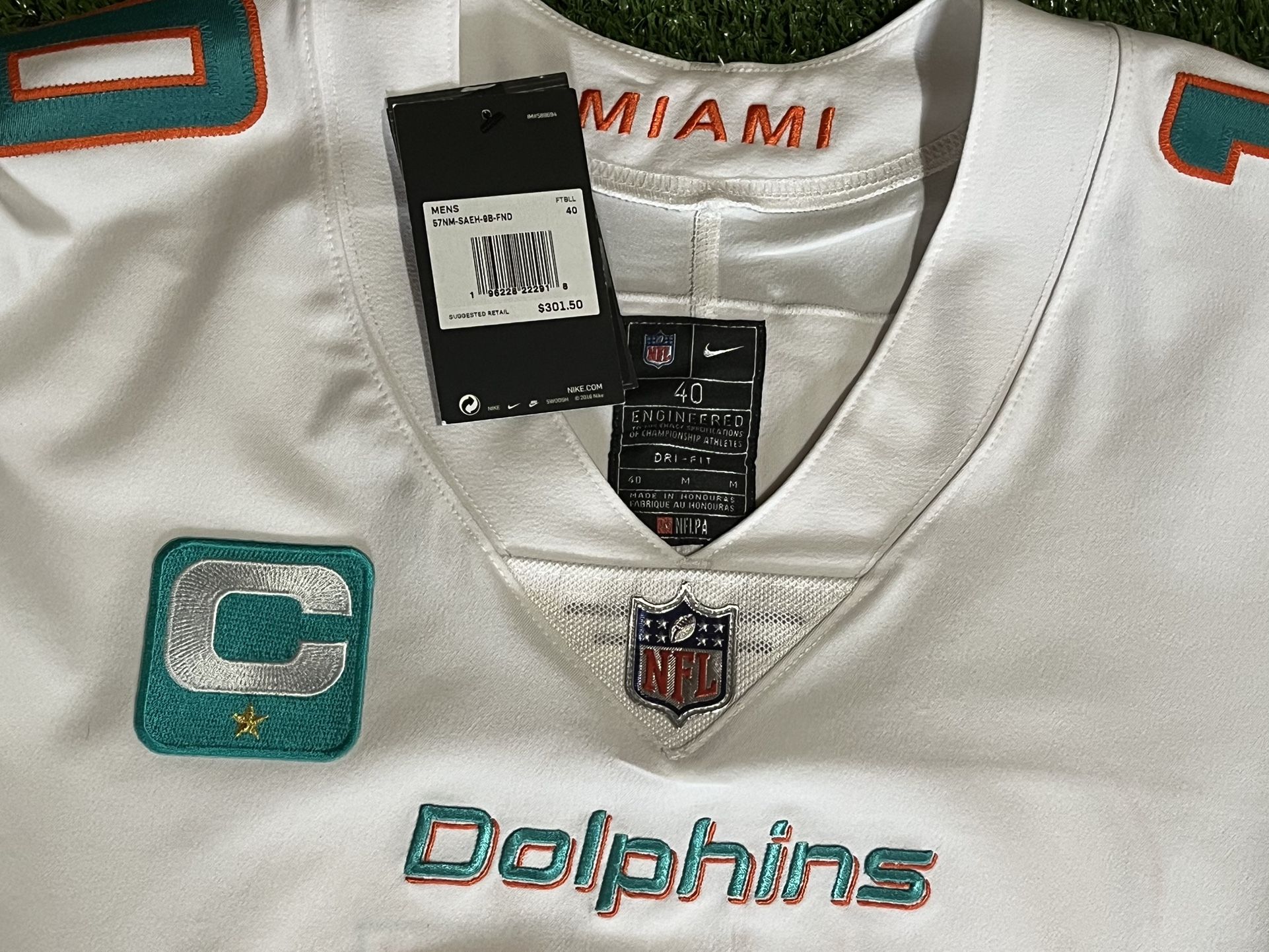 Tyreek Hill #10 Miami Dolphins 1 Star Captains Patch 2022-23 Season Jersey  White