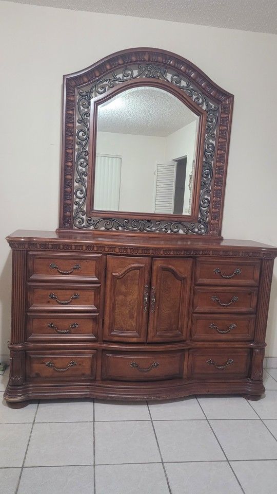 Queen Bedroom Set