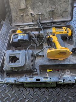 DeWalt 14.4V XRP cordless drill and charger set, likely the DCD920KX model.
