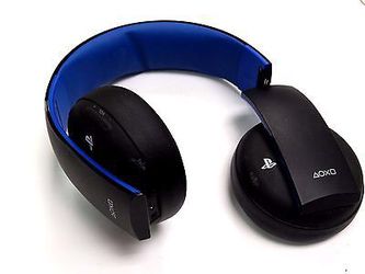 PlayStation gold headphones 🎧