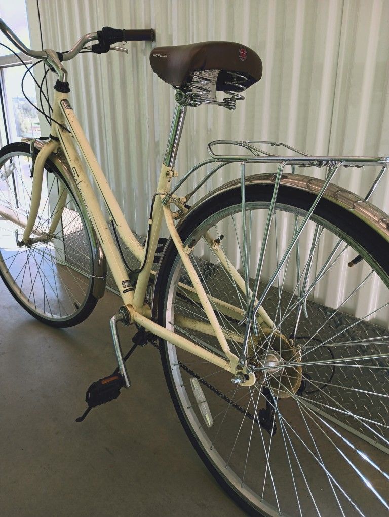 schwinn gateway 28 hybrid bike cream