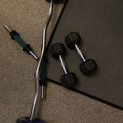 Single Standard Bars Standard Curl Bar  With Black Rubber Dumbbells 