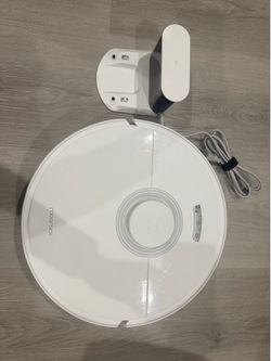 Roborock white vacuum and mop