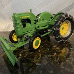 John Deere 1/16 Diecast Tractor Replica by SpecCast - LA w/Chains And Snow Blade