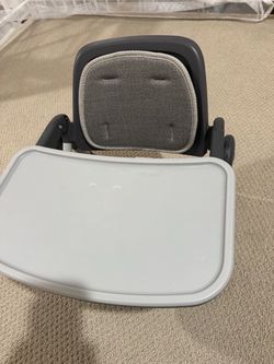Portable Toddler Booster Seat with Tray – Very Good Condition