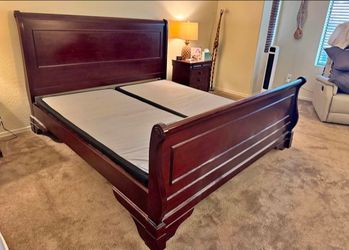 Absolutely Gorgeous King Size bed frame