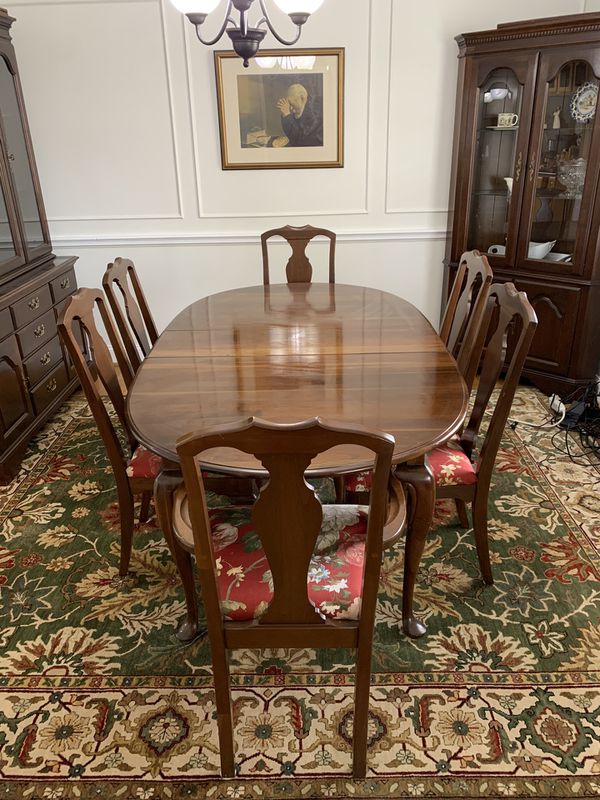 Queen Anne Dining Room Set, Solid Cherry Wood for Sale in Chesapeake