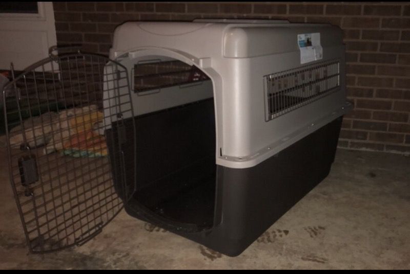 Pet crate for large dogs. Size 40”L x 27”W x 30”H