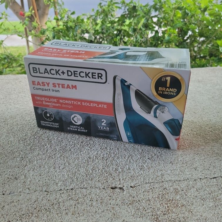 Black & Decker Easy Steam Compact Iron for Sale in Denver, CO - OfferUp