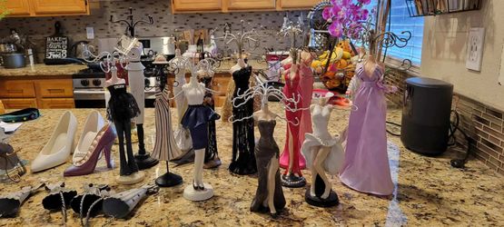 Dolls Jewelry Almost New 