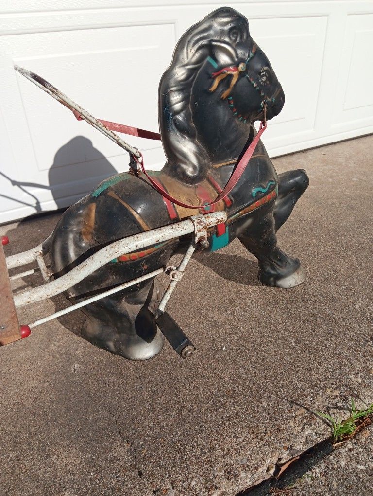 MOBO Vintage child's riding toy