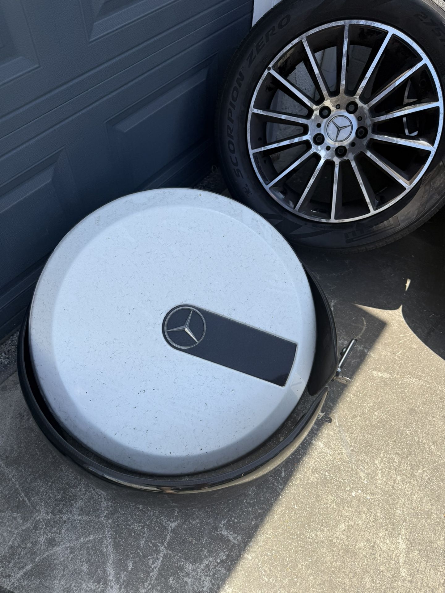 Mercedes-Benz gwagon spare tire covers