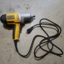 DEWALT® DW293 heavy-duty 1/2 In. (13 mm) impact wrench with hog ring anvil.